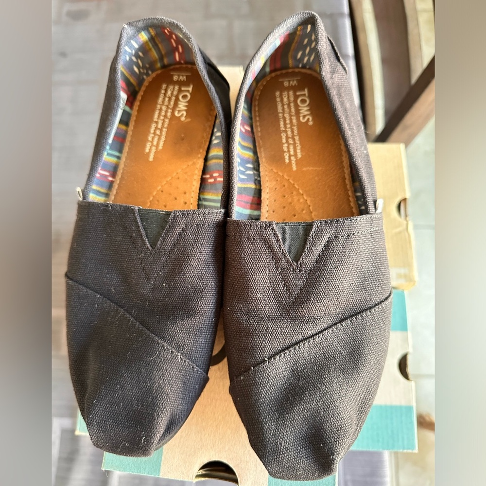 # Women’s TOMS Slip-On shoes in Black Size 8W.